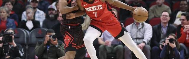 真人娱乐平台-拉锯战！火箭三分12中3陷被动：杜兰特12分7板，乌度卡场边生气