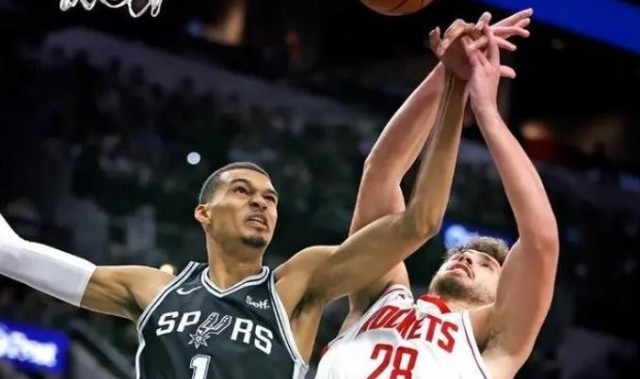 真人娱乐平台-火箭队亚当斯伤情更新：脚踝3级扭伤，伤势严重！或将长期缺阵