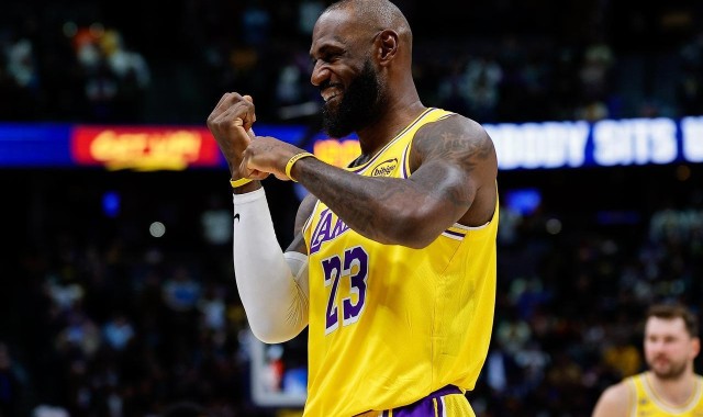 Kaiyun-不用退役！詹姆斯造大逆转！东契奇38+13+10打爆掘金，斯玛特救主