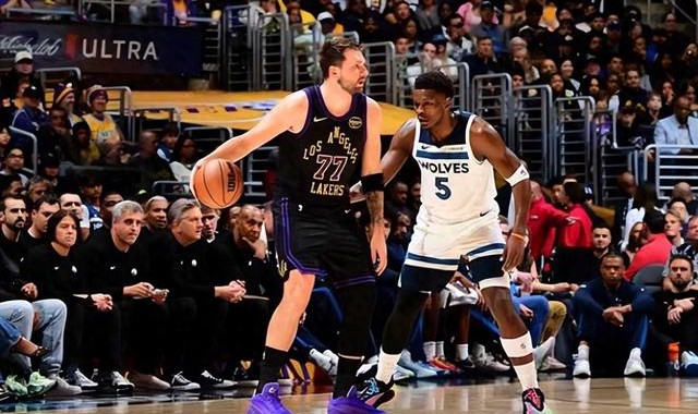 湖人升至西部第四！“东里”合砍62分引4人上双 华子仅14分成败笔|森林狼|爱德华兹|东契奇|三分球|里夫斯_新浪体育_新浪新闻